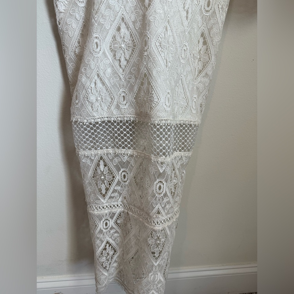 NWT Alexis Maud White Lace Midi
Dress Size Medium - Picture 9 of 14